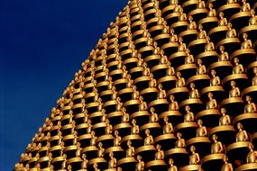 Dhammakaya Pagoda gold