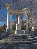 Monument Madrid garden
