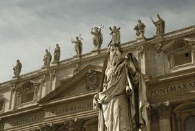 Statues Architecture