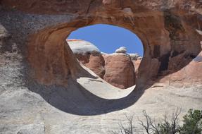 tunnel arch in utah national park on a sunny day