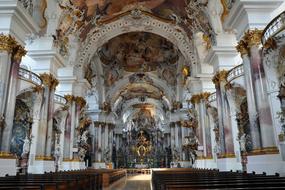 gold in the interior of the cathedral