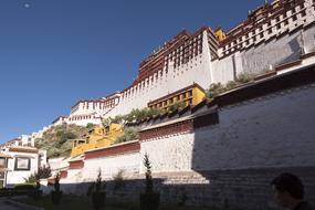 palace architecture in Lhasa