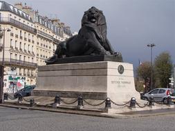 Paris Statue Monument street