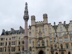 monument and facade of a historic building in London, England