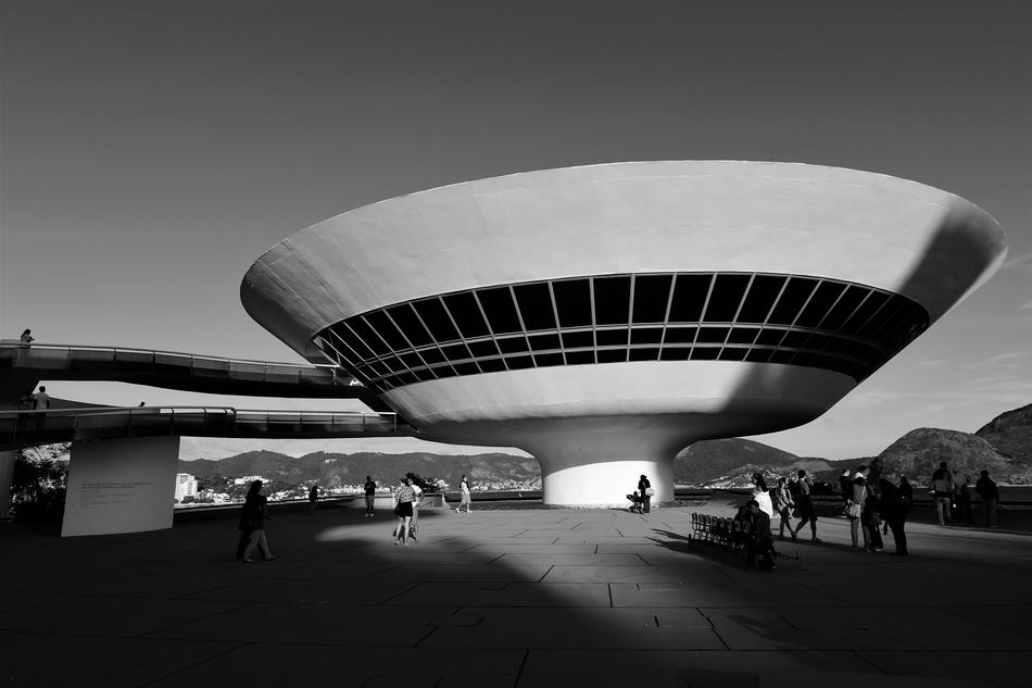 niteroi monument museum, black and white