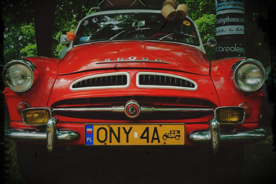 red old car ony 4a