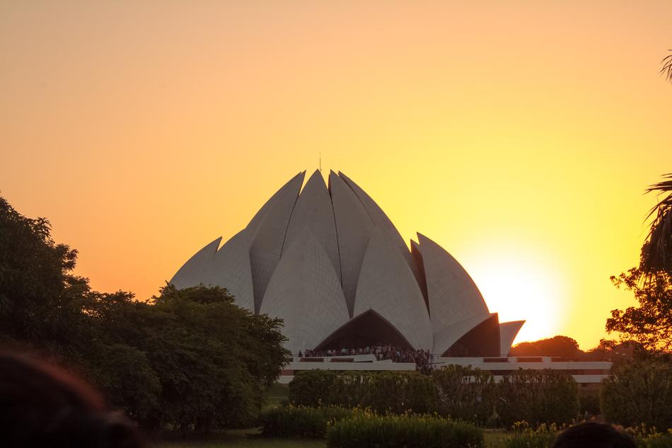 Lotustemple Delhi sun