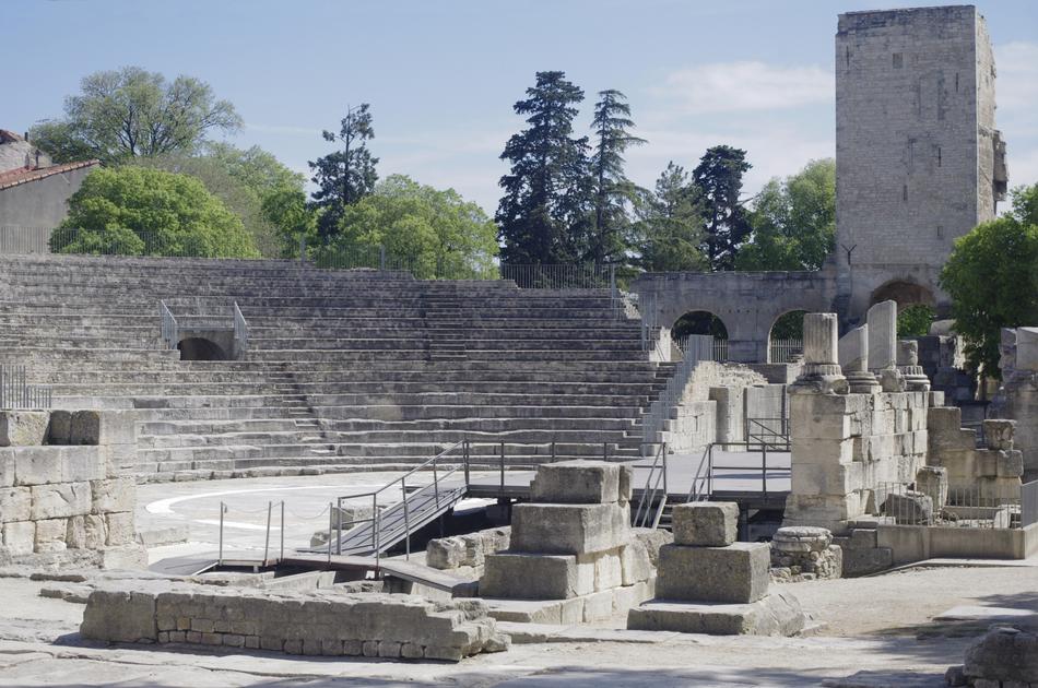 remains of a architecture Arles