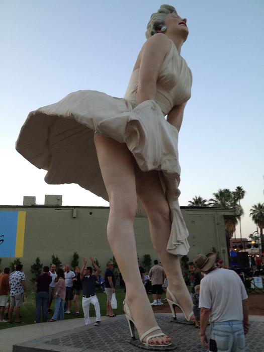 Marilyn Monroe Statue