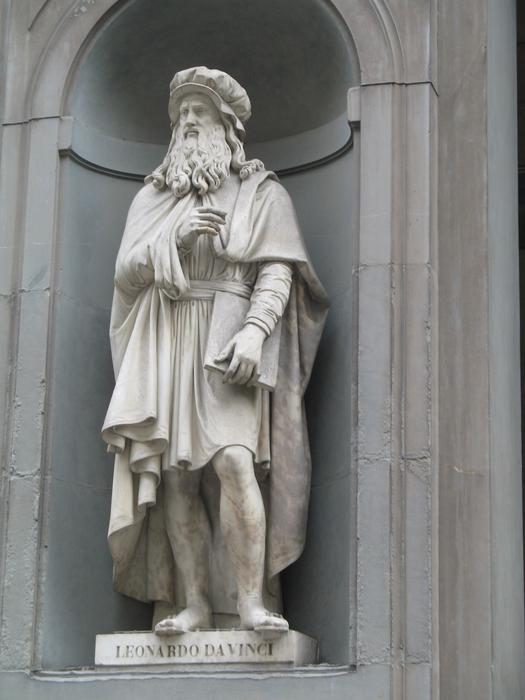monument Davinci Leonardo