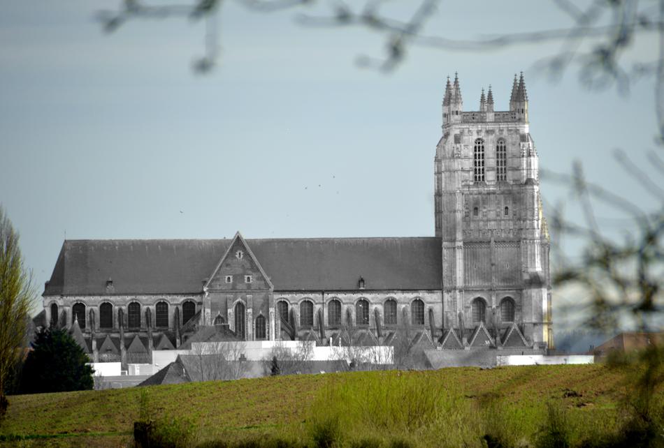 gothic religious architecture in aire-sur-la-lys