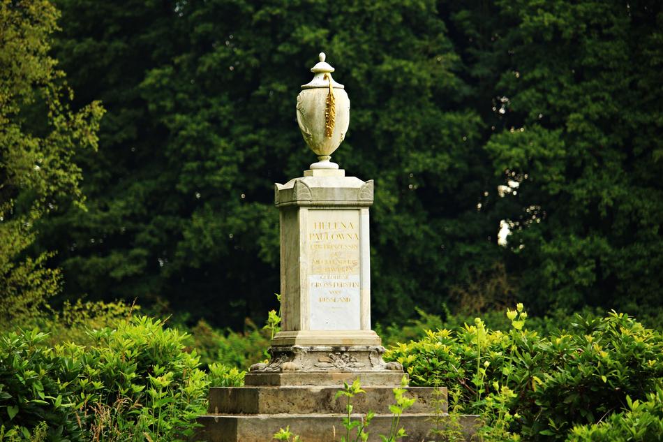 Vase Sculpture Monument