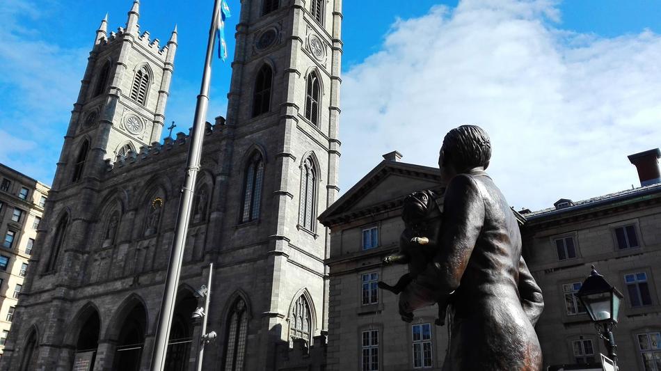 MontrÃ©al statue and Cathedral