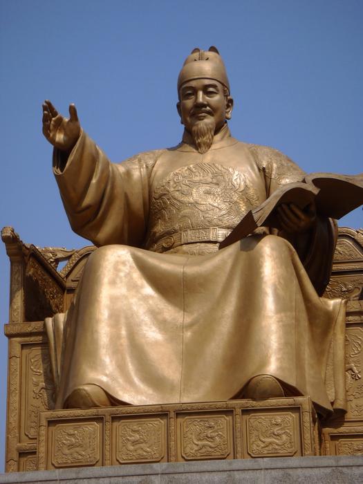 bronze sculpture of a king in korea