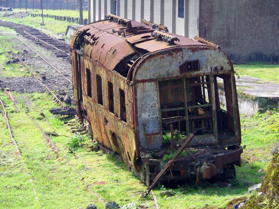 Ruins rust bus free image download