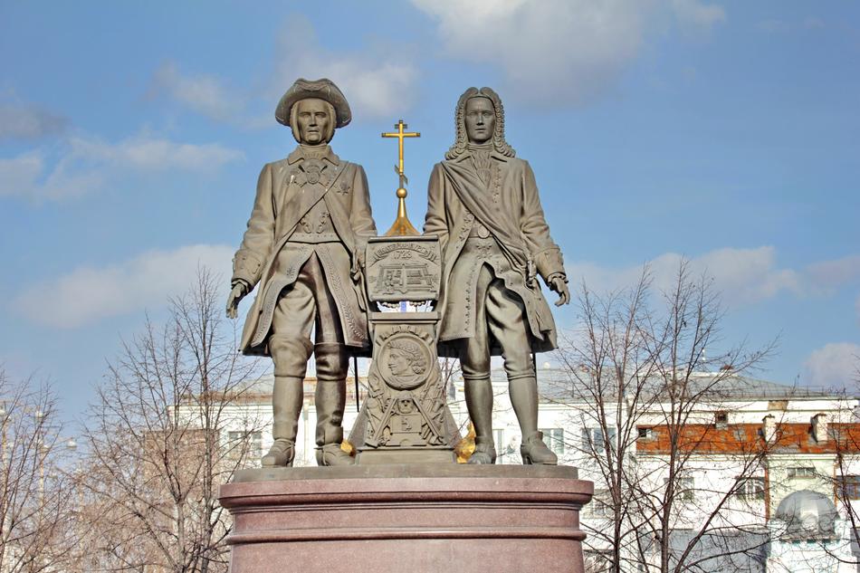 monument to the founders of the city in yekaterinburg
