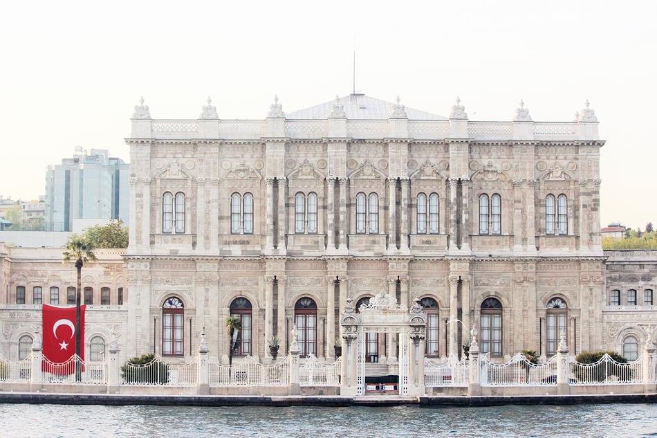 Beautiful building on the coast of Bosphorus in İstanbul, Turkey, with the flag