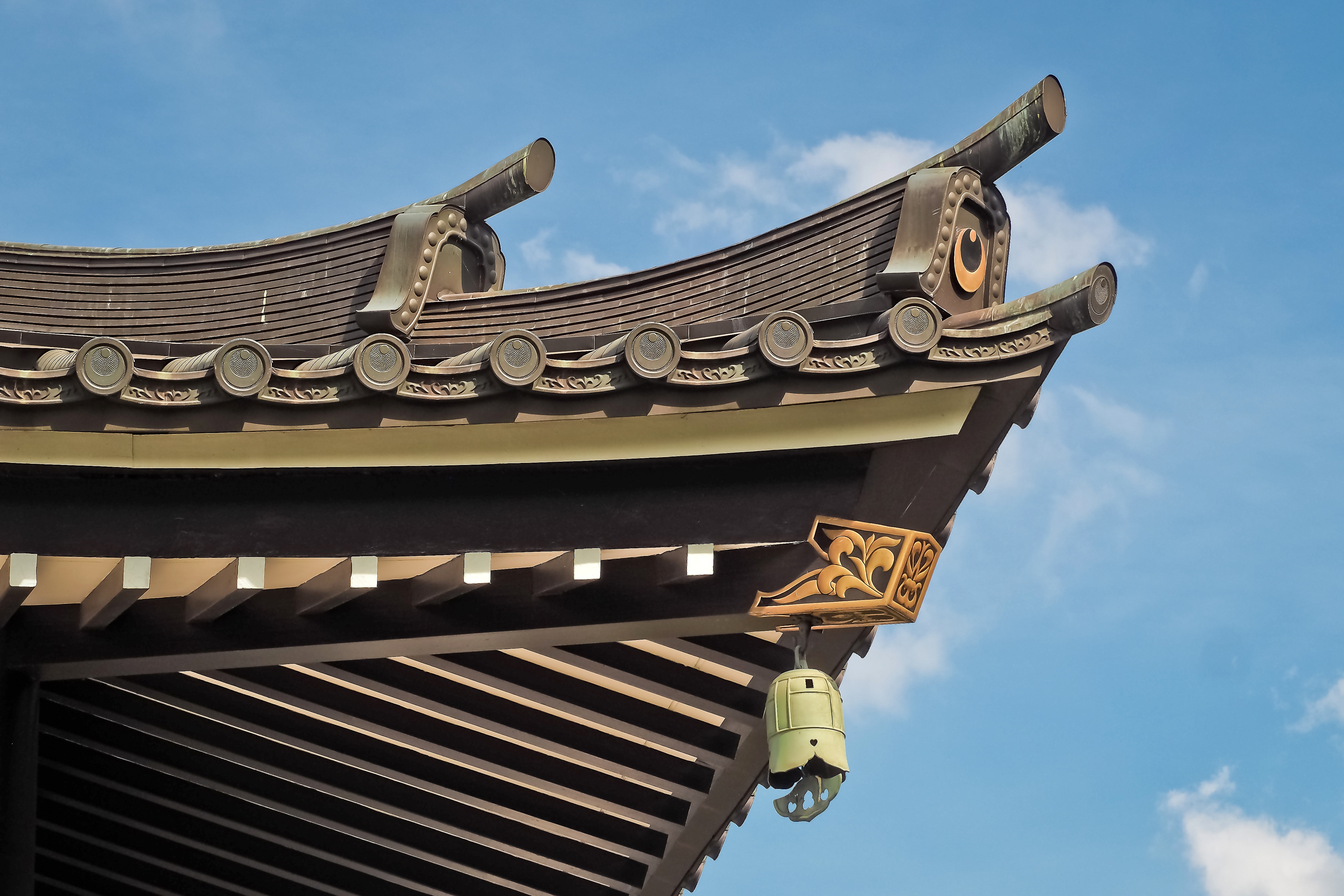 Японские украшения храма