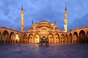 beautiful photo of a large islamic mosque