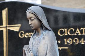 statue of a girl on the grave