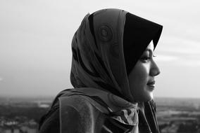 amazing Sillluethe Women Hijab
