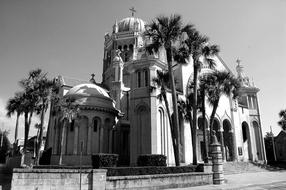 black and white picture of a cathedral