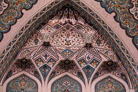 design with patterns on the wall in the mosque