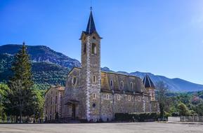 historic architecture in lourdes de la nou