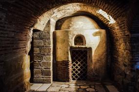 ancient catacombs in thessaloniki