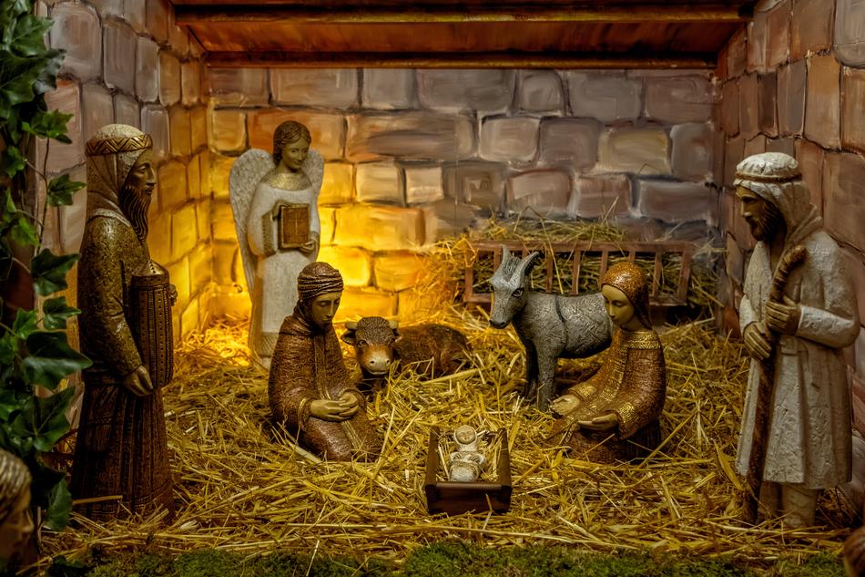 figures of the birth of Christ in a sty