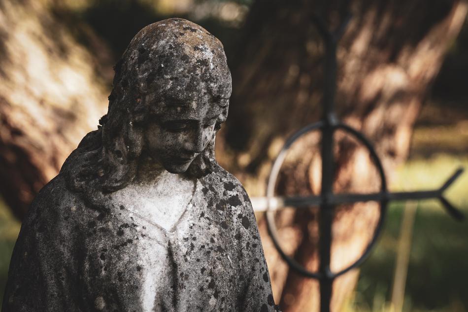 beautiful Grave Sculpture mad of Stone
