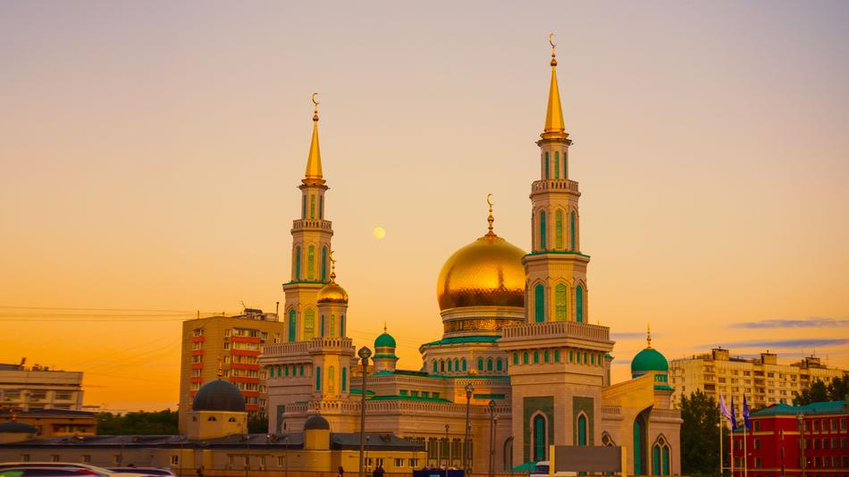 mosque with golden domes in Moscow