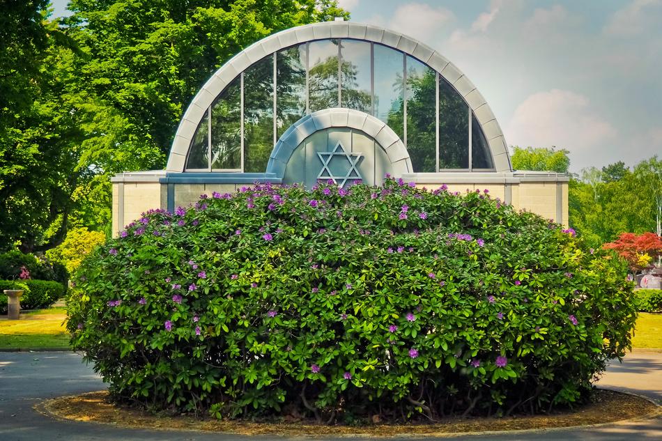 Beautiful and colorful nature on the Jewish Cemetery