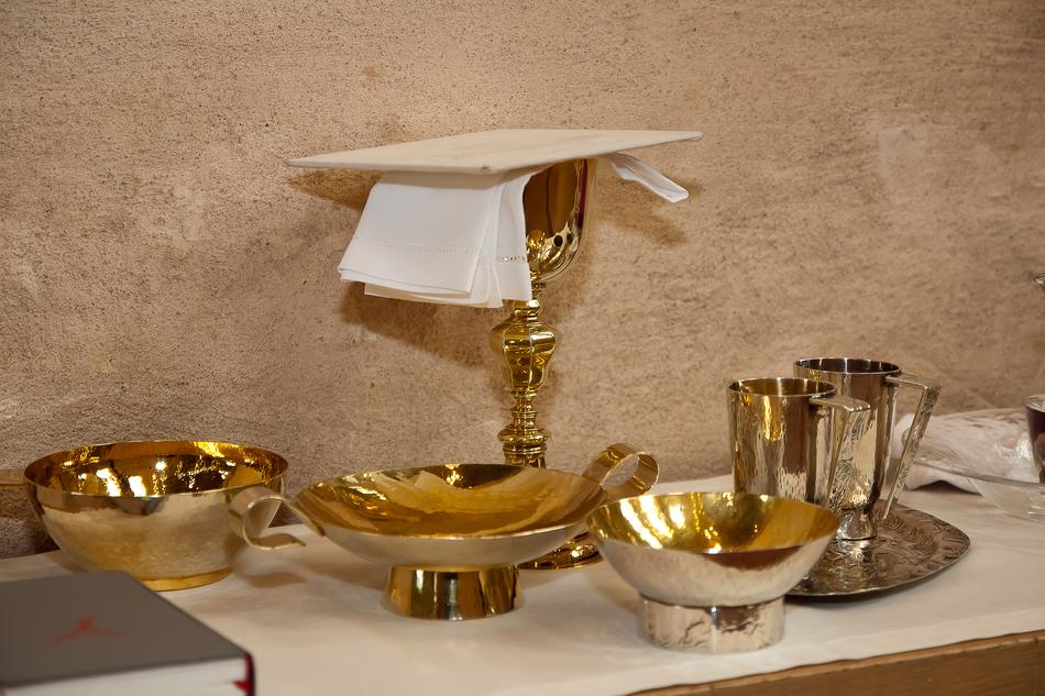 Church gold bowls