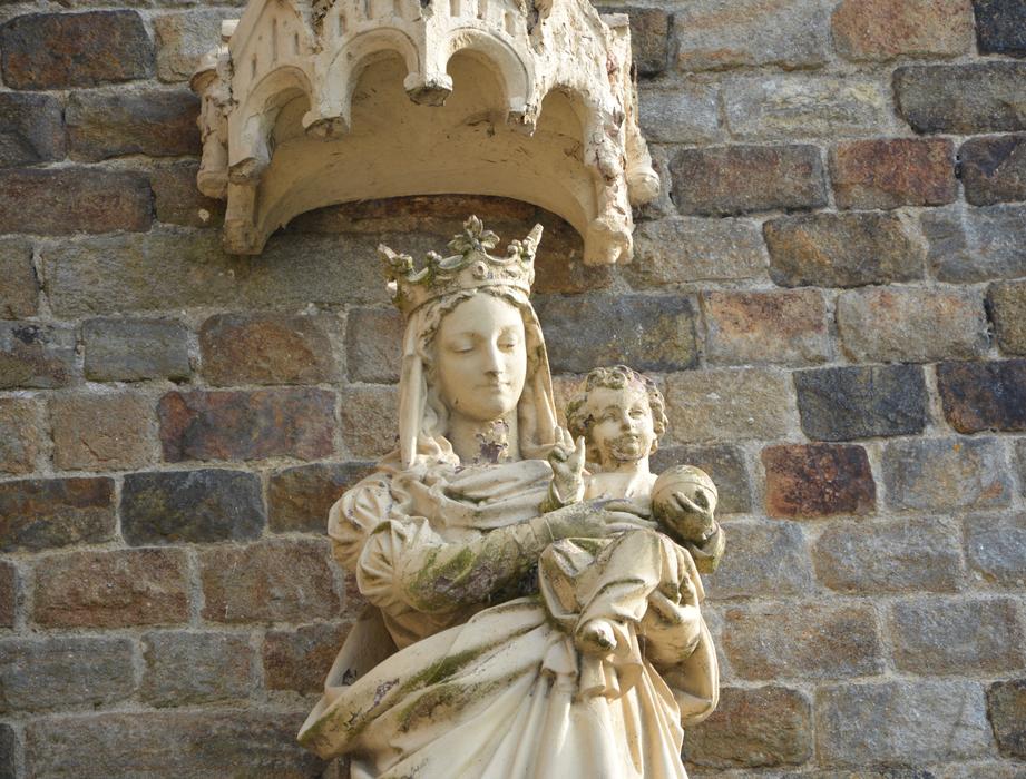 Statue Mary Jesus