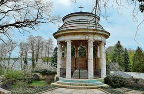 Temple Grave Site