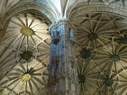 Mosteiro Dos Jeronimos column