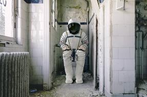 Astronaut in Wc, photo session in abandoned building