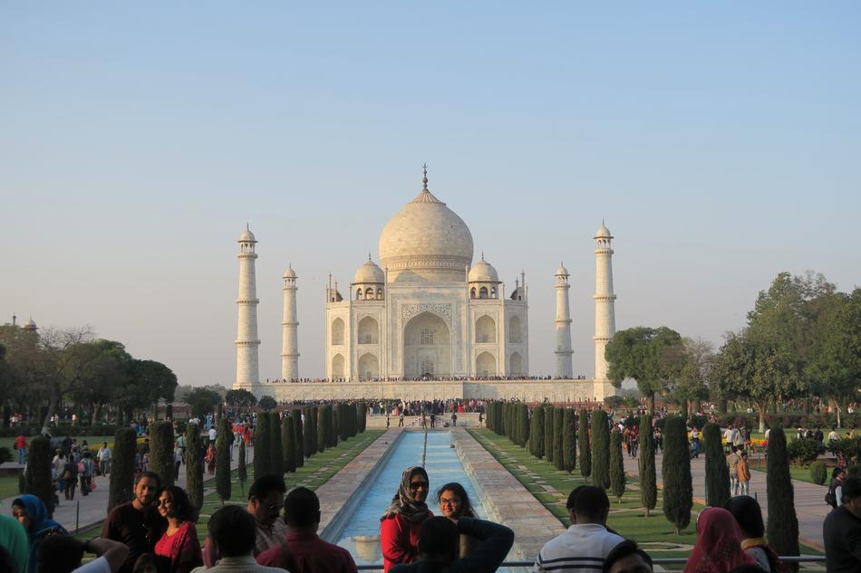 tourists in front of tajmahal at dusk