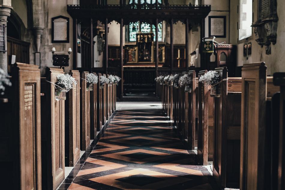 photo of the passage to the altar between the benches in the church
