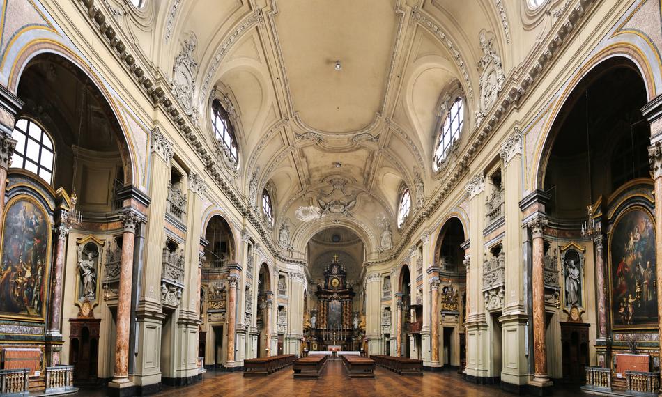 the interior of the hall in the catholic church