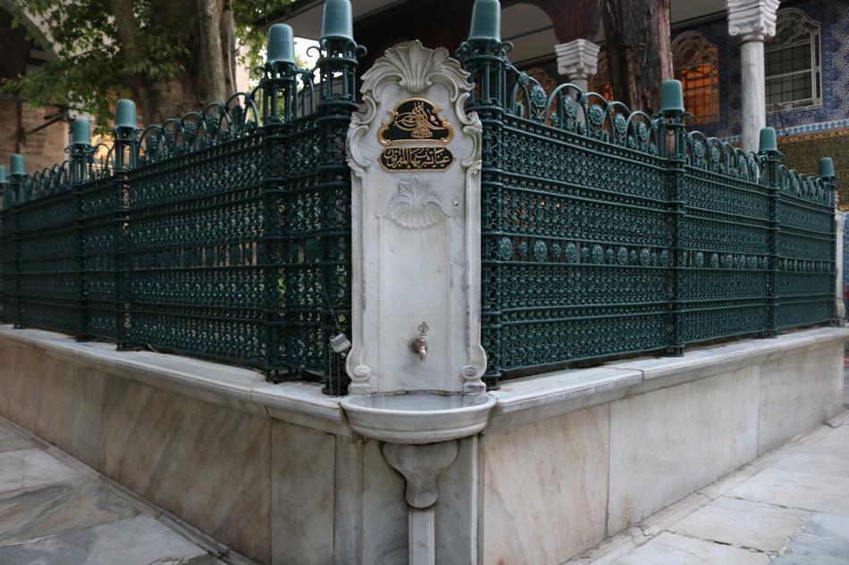 Beautiful and decorated fountain of the cami in İstanbul, Turkey