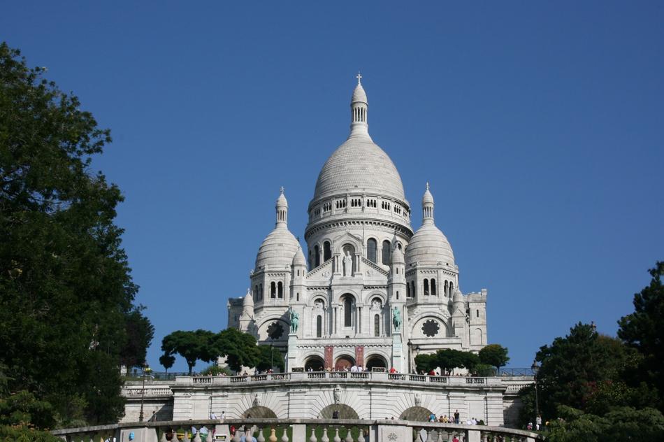architecture with domes in the Sacre Coeur Basilica