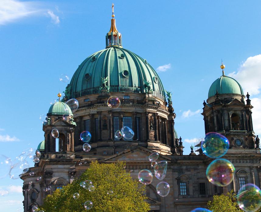 Berlin Cathedral and soap bubbles