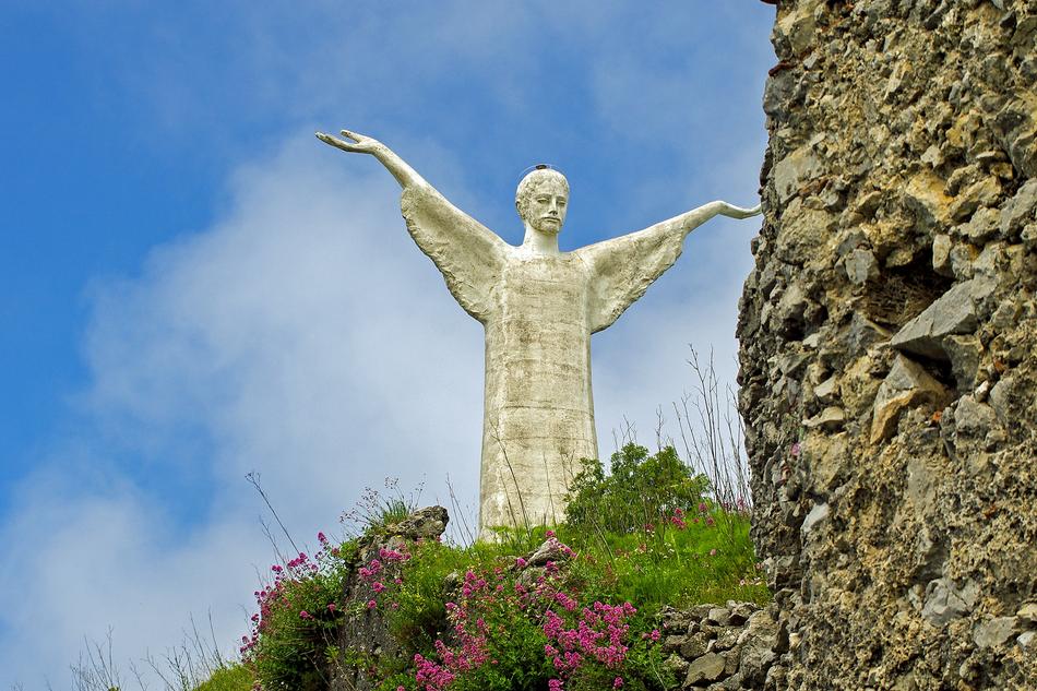 statue of Jesus Christ in Maratea