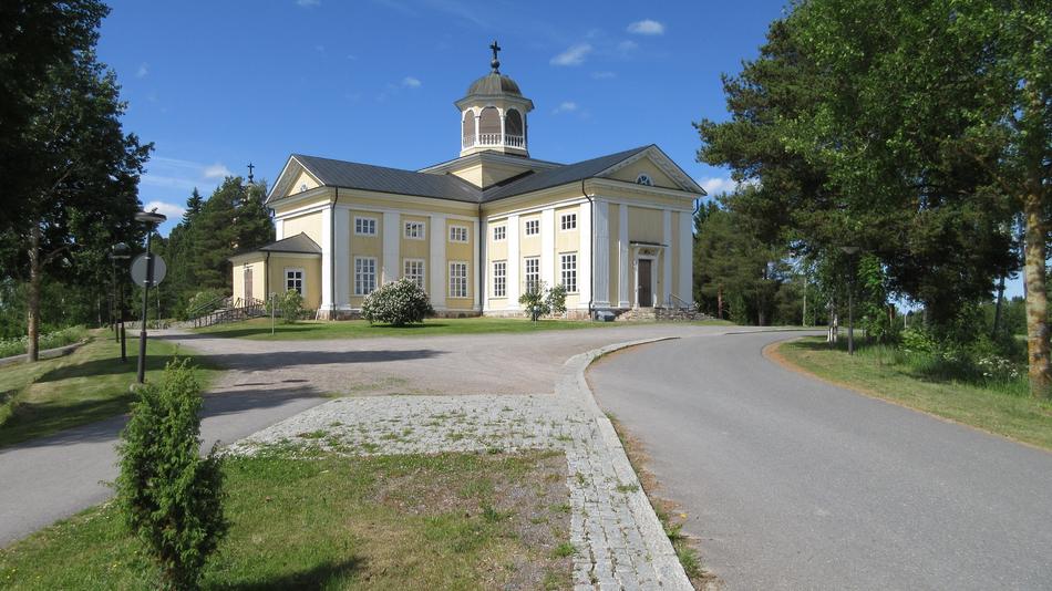 Liminka Church and road