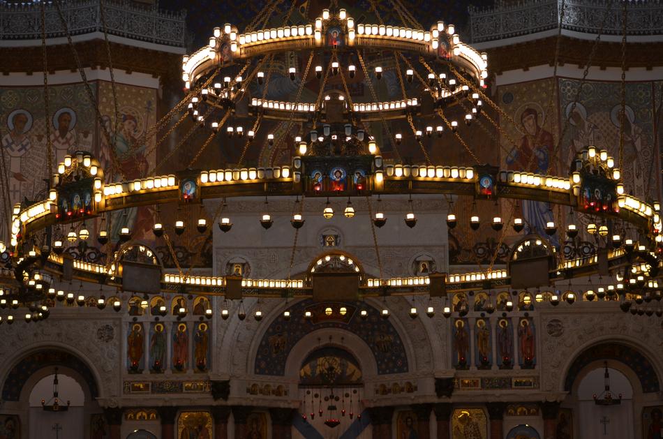 Chandelier in Temple Cathedral