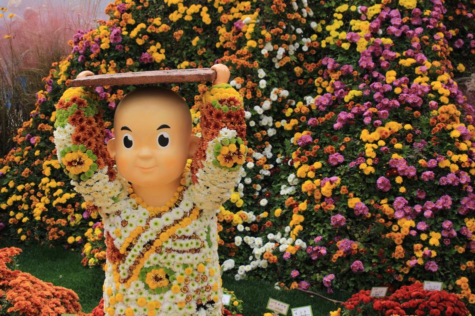 happy boy figure, floral decorations, chrysanthemum festival, korea, seoul, Jogye Temple
