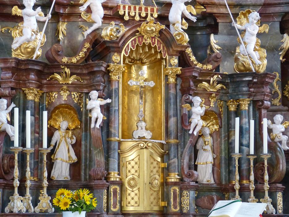 angels around the gilded cross