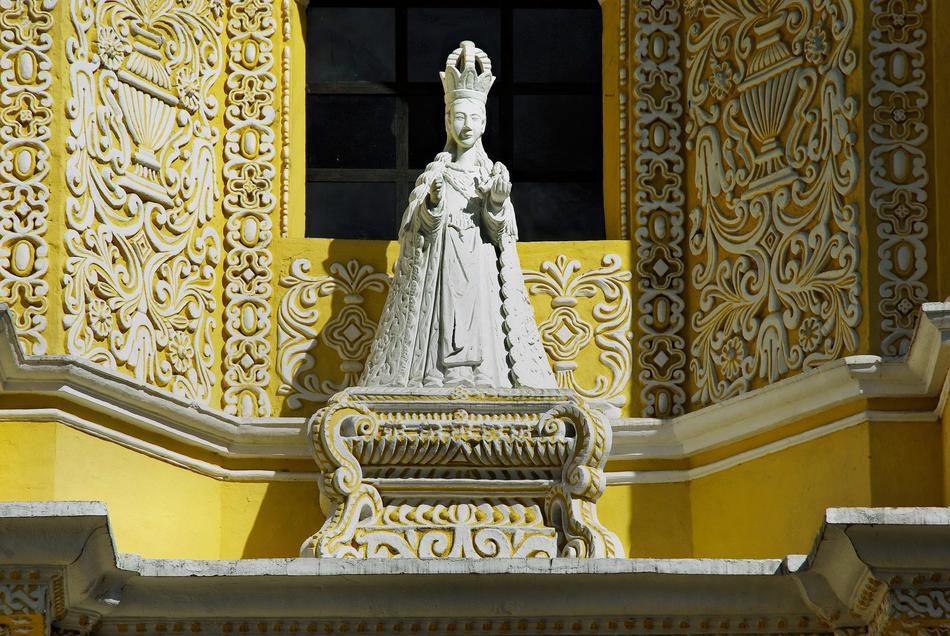 Guatemela Antigua Church statue